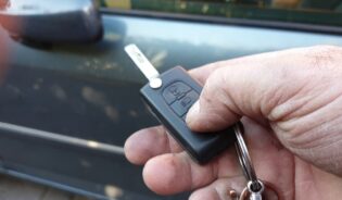 Cómo configurar el mando del peugeot 407