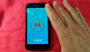 Cómo configurar de fabrica un moto c