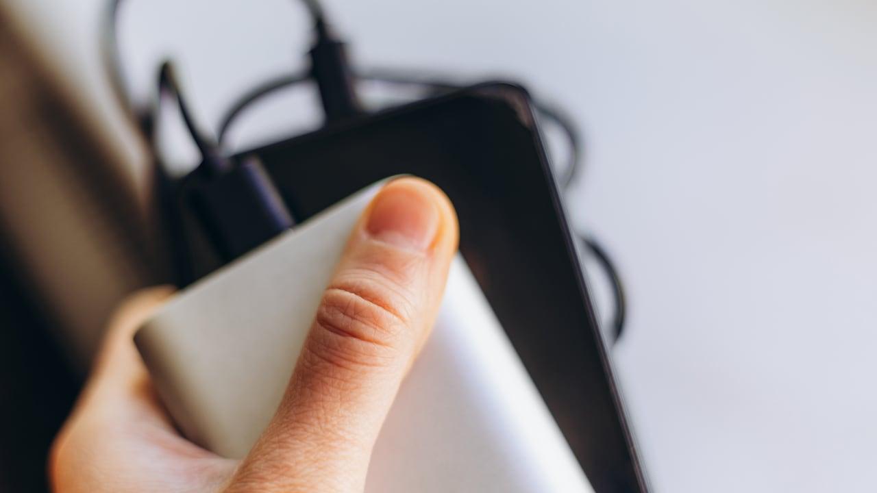 identificar cargador portatil peligroso