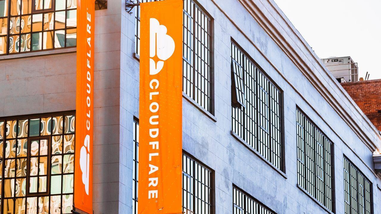 panel de control y APIs de Cloudflare con errores