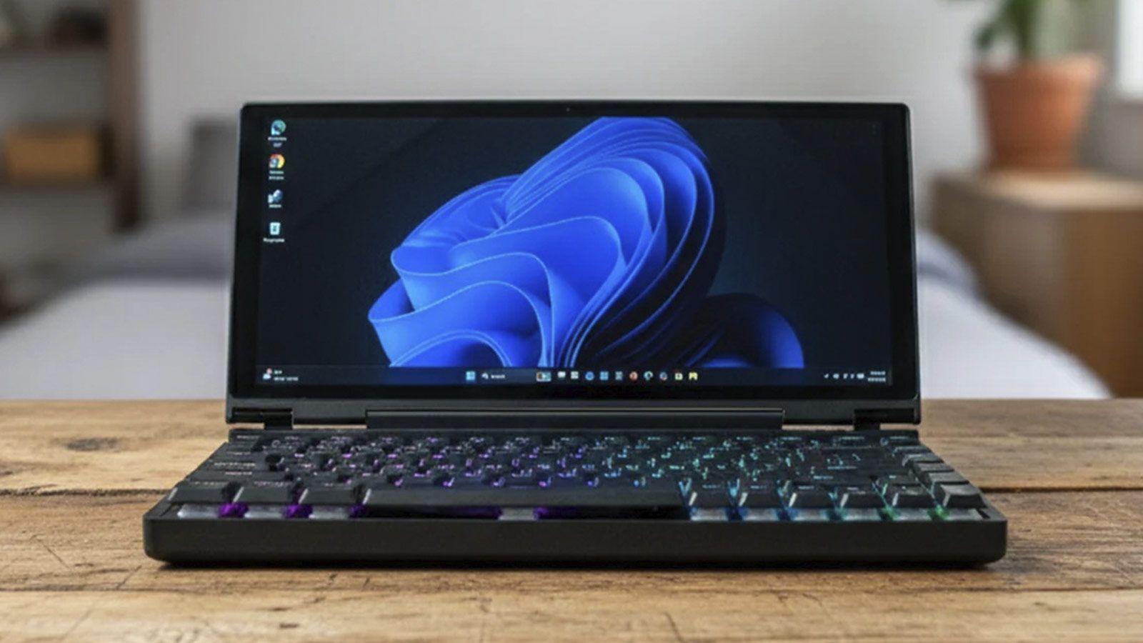 Keebmon mini PC con teclado mecanico