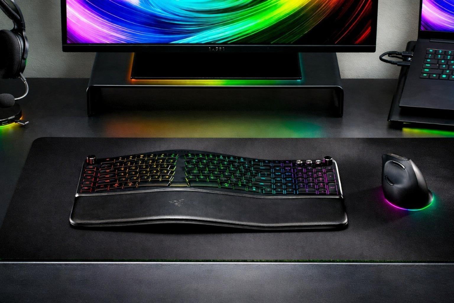 Razer Pro Type Ergo en escritorio Razer Pro Type Ergo en escritorio