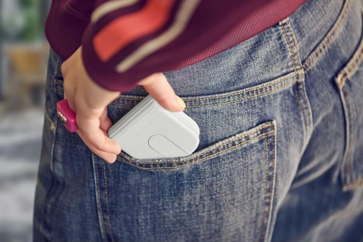 Logitech Mobi Fold desplegado listo para usar
