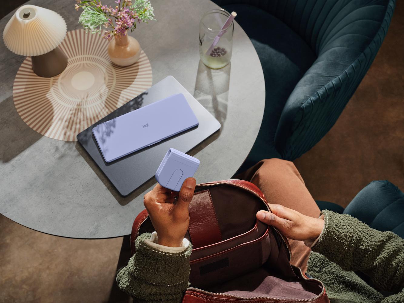Ratón Logitech Mobi Fold en su entorno de trabajo móvil