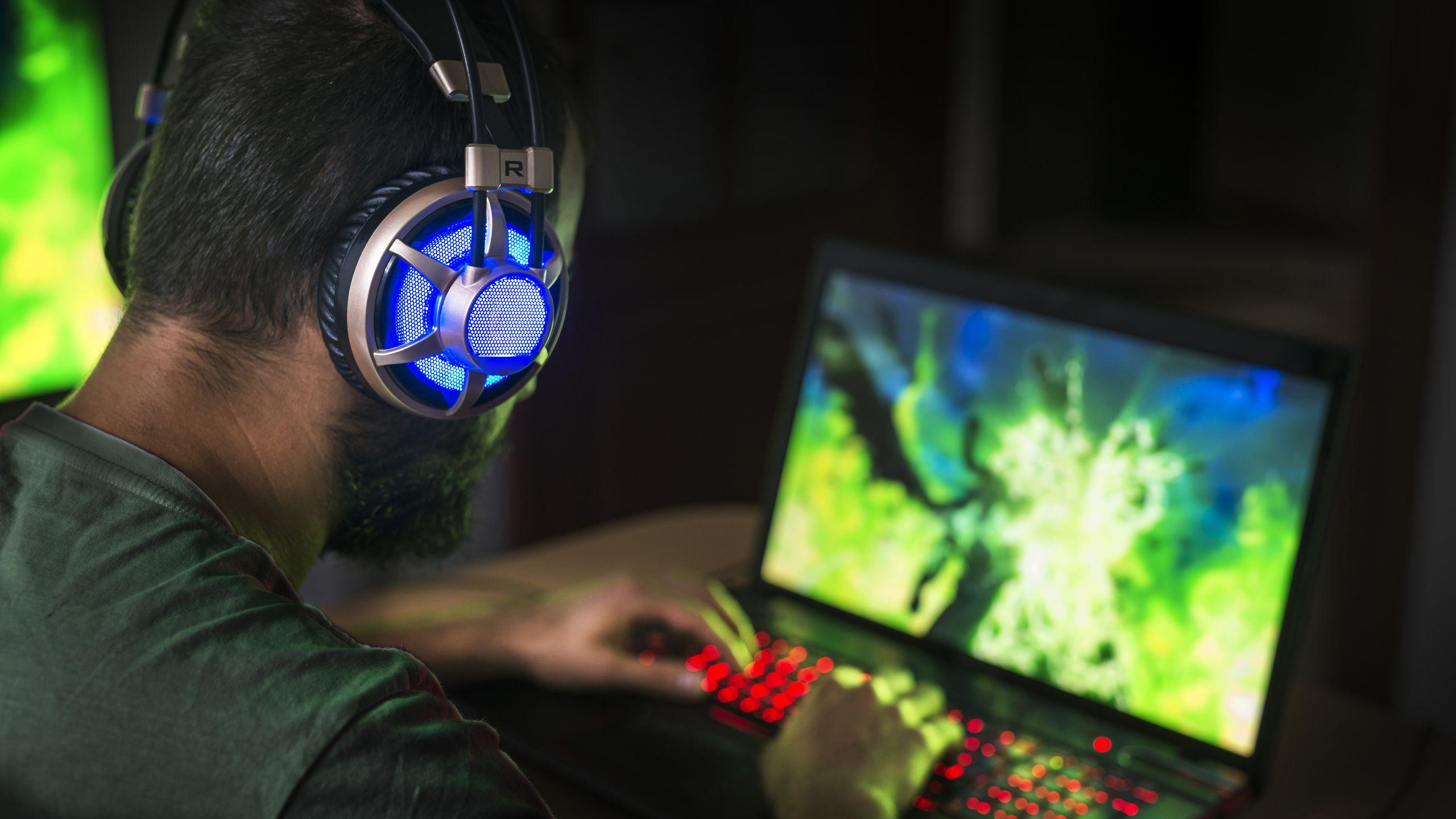 Portátil con procesador AMD Ryzen AI ejecutando juegos