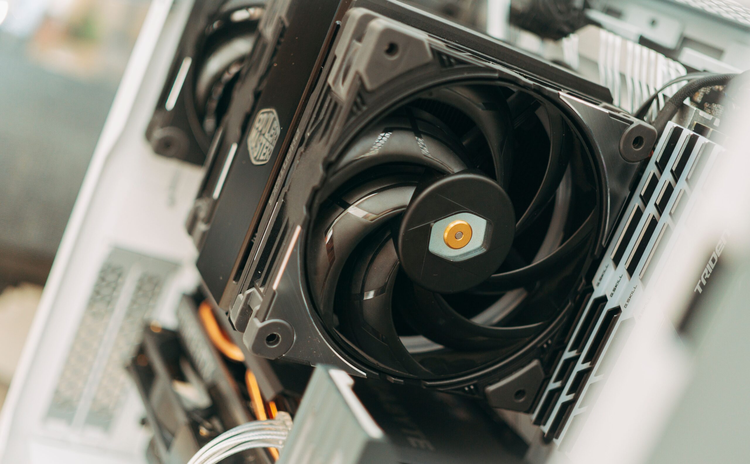 How to use HWiNFO to monitor your PC's performance