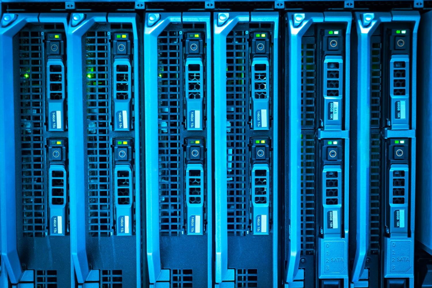Detailed close-up of enterprise server hardware with status LEDs, highlighting the technical backend of a KDE Plasma server.