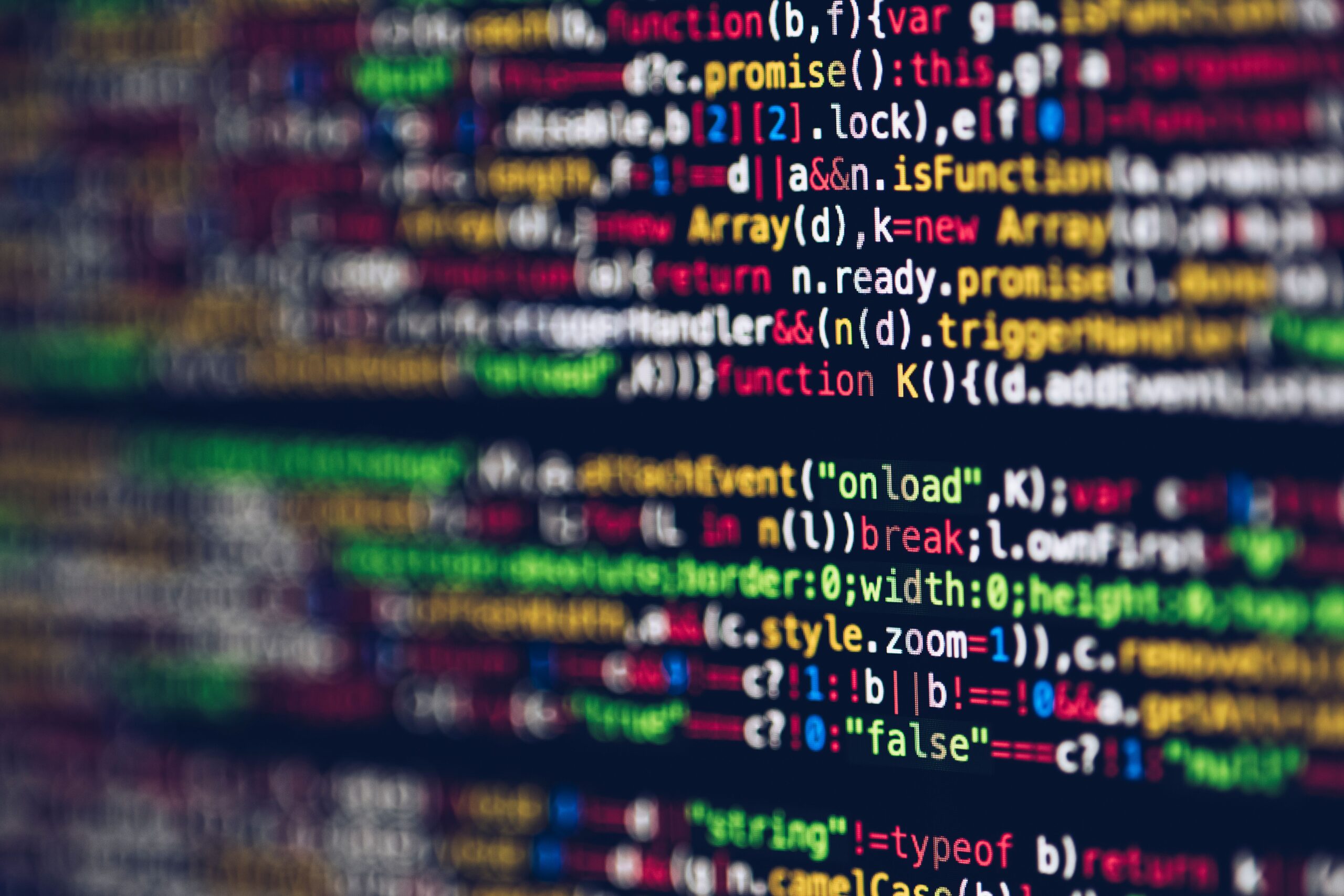 Líneas de código de programación en una pantalla, simbolizando el software de código abierto