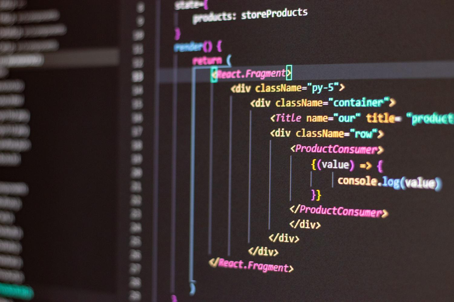 Primer plano de código de programación en un editor de texto con modo oscuro, representando el entorno de desarrollo de Cloud Shell.