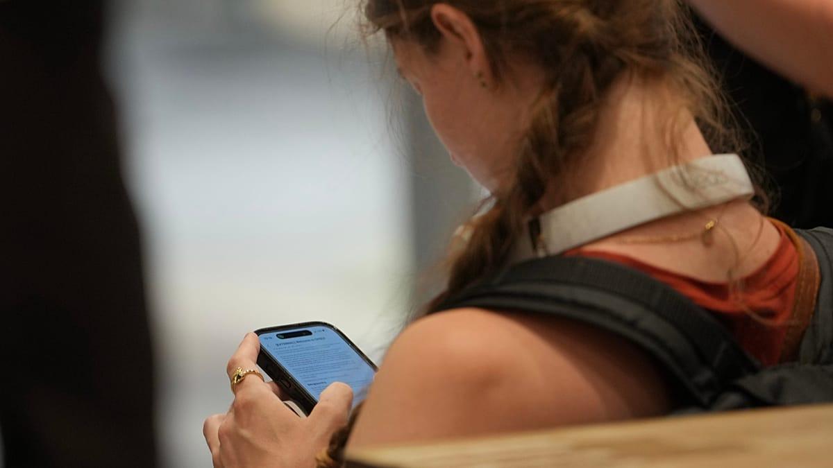Prohibición de redes sociales a menores de 15 años en Francia