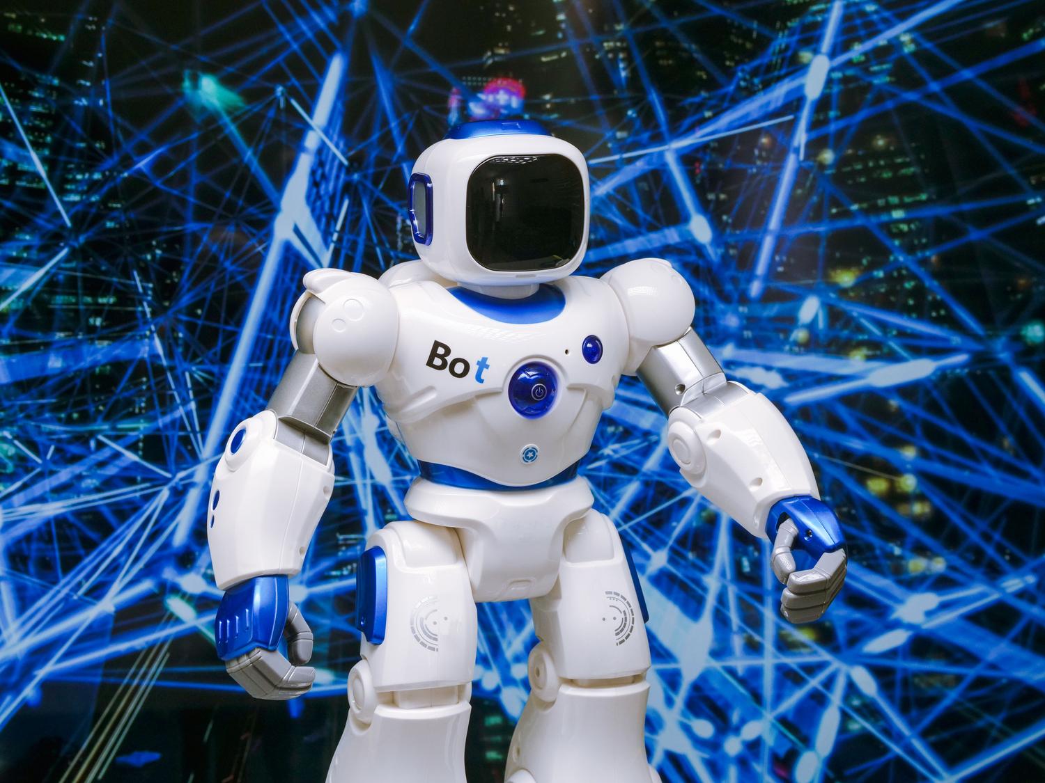 Robot humanoide avanzado en un entorno de red neuronal digital, representando el concepto de un agente autónomo de IA.